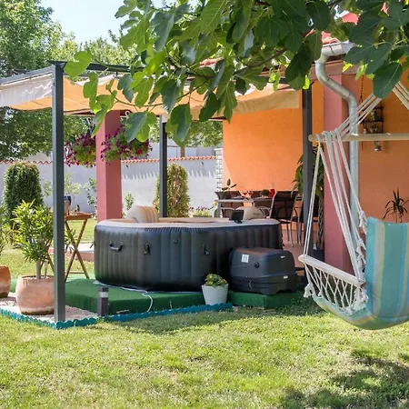 Nyaraló Nice In Valbandon With 2 Bedrooms, Jacuzzi And Wifi *