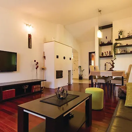 Nyaraló Nice In Valbandon With 2 Bedrooms, Jacuzzi And Wifi Štinjan