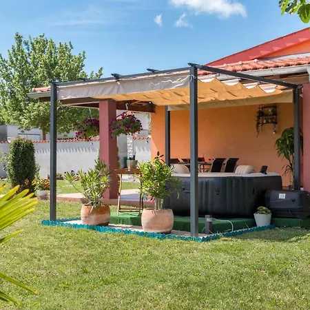 Nice In Valbandon With 2 Bedrooms, Jacuzzi And Wifi Štinjan