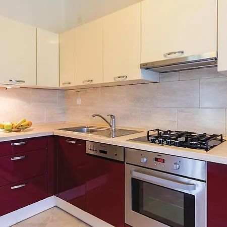 Nice In Valbandon With 2 Bedrooms, Jacuzzi And Wifi Nyaraló *