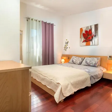 Nice In Valbandon With 2 Bedrooms, Jacuzzi And Wifi Štinjan