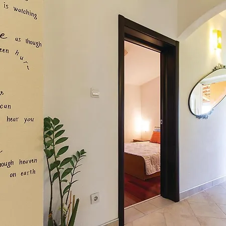 Nice In Valbandon With 2 Bedrooms, Jacuzzi And Wifi Štinjan