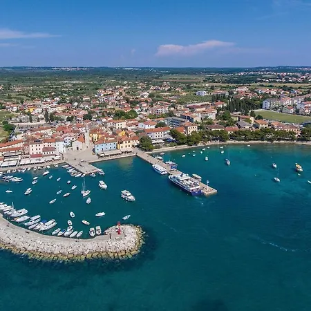 Nice In Valbandon With 2 Bedrooms, Jacuzzi And Wifi * Štinjan