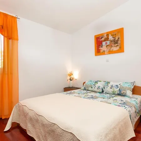 Nice In Valbandon With 2 Bedrooms, Jacuzzi And Wifi *